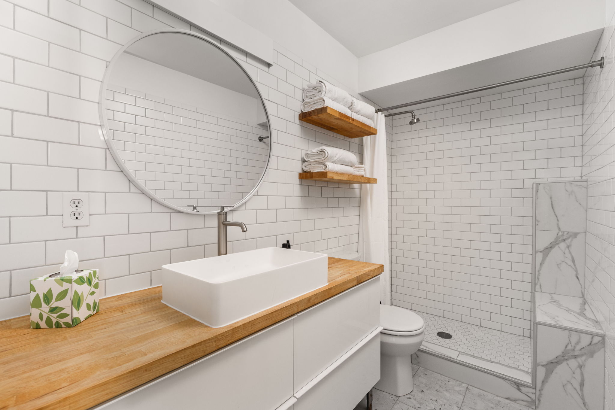 1000 W 26th St, Unit 208 kitchen