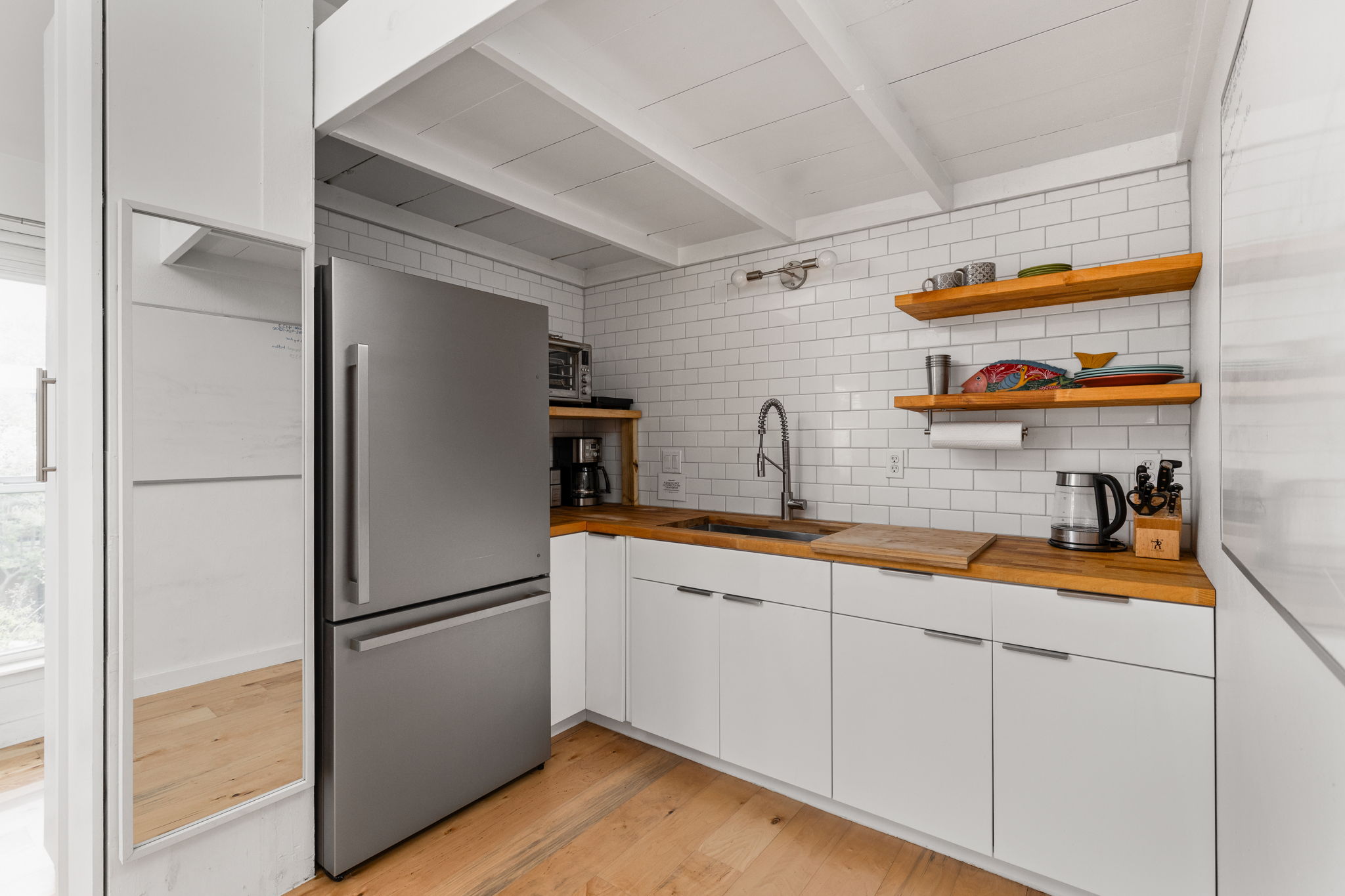 1000 W 26th St, Unit 208 interior