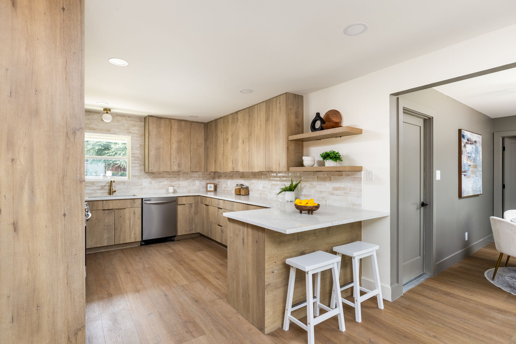 2112 Vanderbilt Ln interior