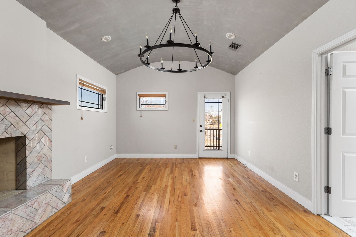 2203 Lindell Ave interior