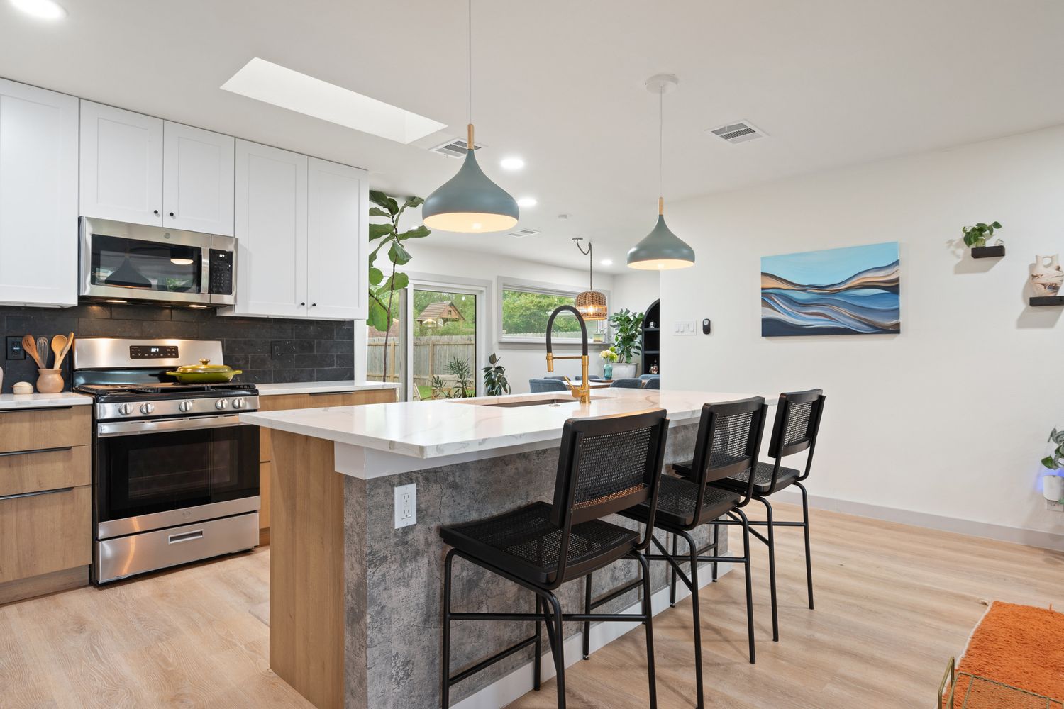 3203 Whiteway Dr kitchen