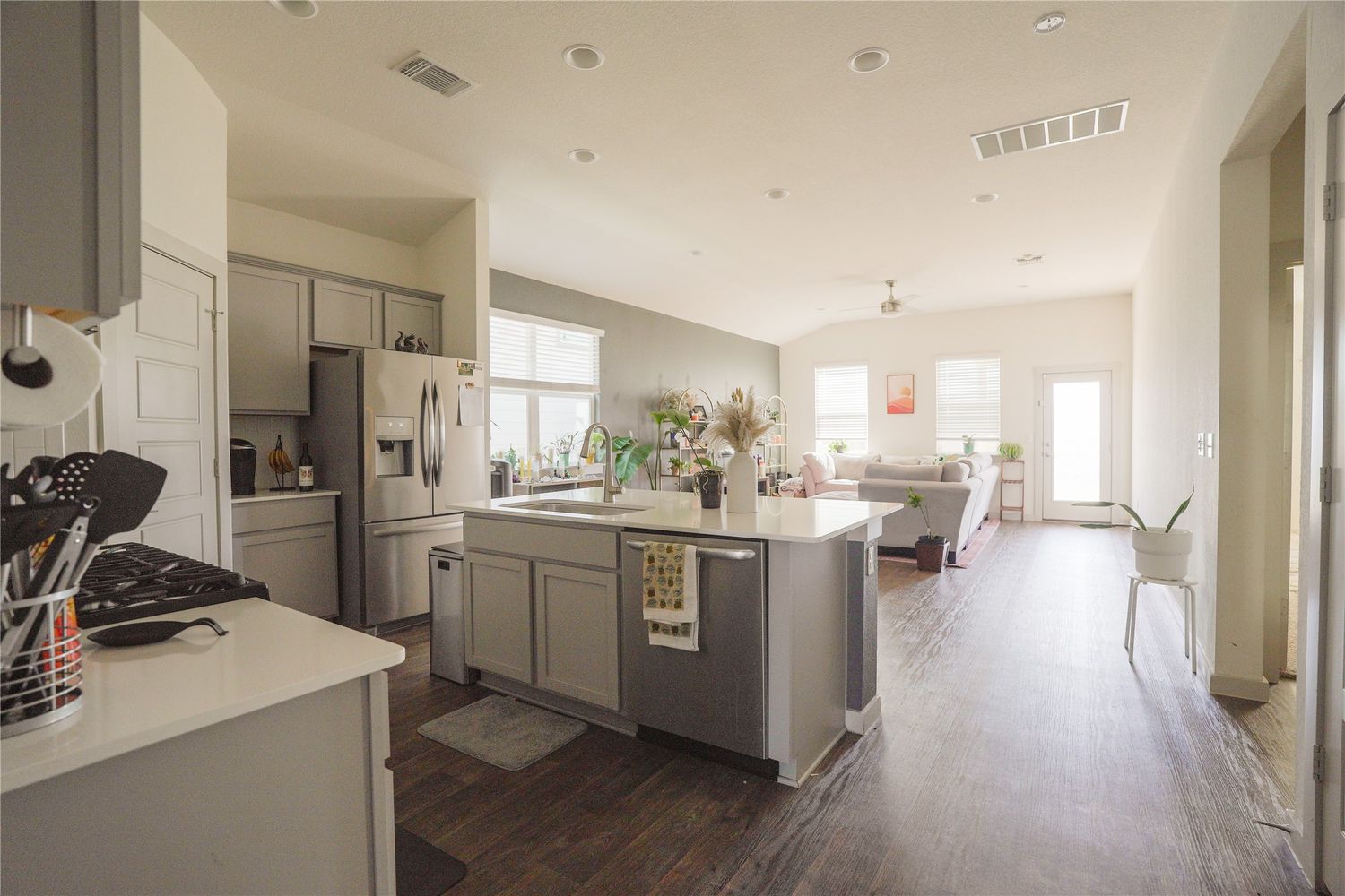 4605 Tully Dr kitchen